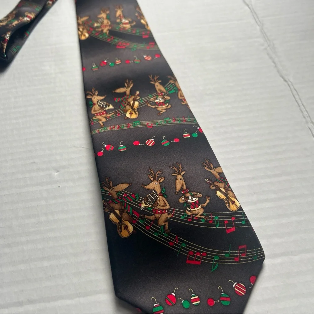 Hallmark Novelty Christmas Silk Tie Reindeer Musical Holiday‎ EUC